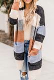 Suéter casual colorido com bolso e contraste