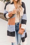 Suéter casual colorido com bolso e contraste