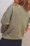 Lässiger Pullover mit Patchwork-Riemendesign und kontrastierendem V-Ausschnitt