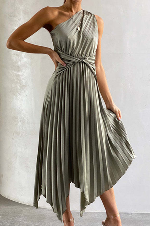Vestidos de vestido irregular de um ombro com dobra sólida da moda (6 cores)